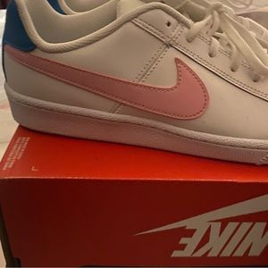 Nike Womens kids shoes
